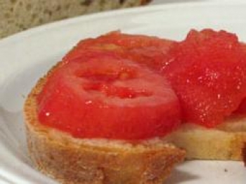 pane con i pomodori