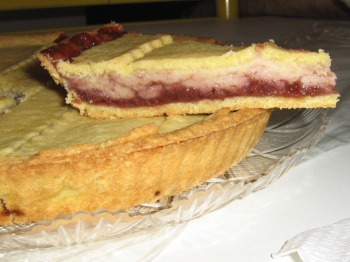 Crostata con crema e marmellata