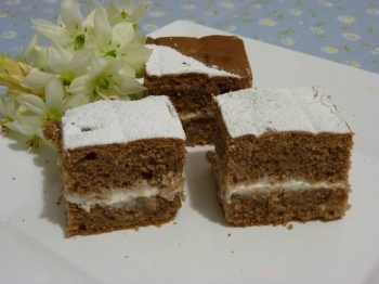 Dolcetti soffici con pere, ciobar e crema