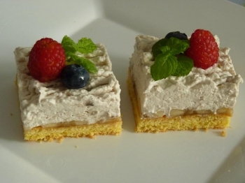 Dolcetti alle banane, lamponi e mirtilli