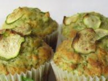 MUFFIN CON ZUCCHINE E PESTO