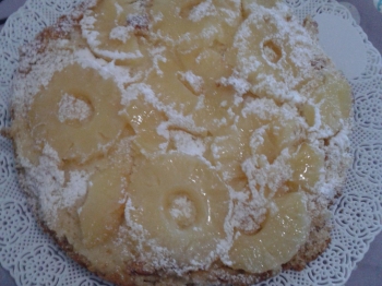 Torta all'ananas caramellata