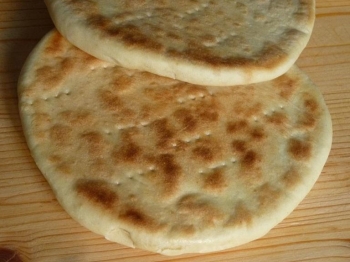 Tigelle in padella senza lievitazione