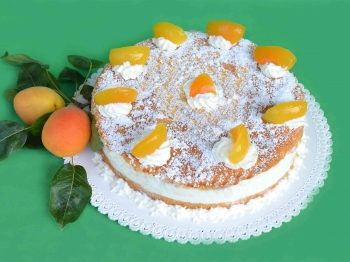 Cheesecake coperto alle albicocche