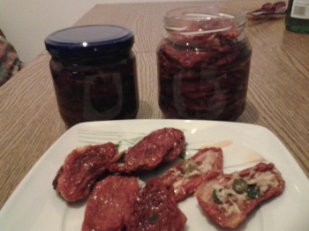 Pomodori secchi ripieni sott'olio