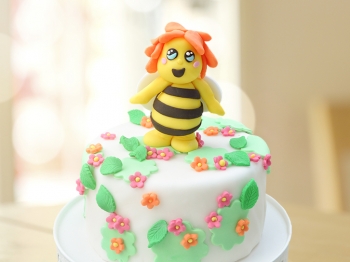 Torta decorata con ape
