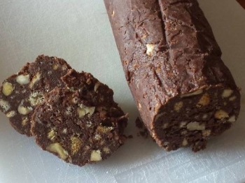 SALAME AL CIOCCOLATO CON FRUTTA SECCA