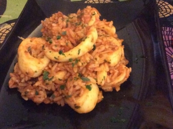 RISO INTEGRALE E CALAMARI AL POMODORO