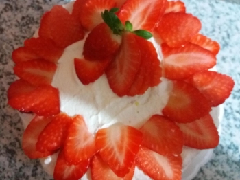 Torta panna e fragole