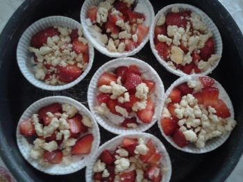 cestini di fragole e crumbel