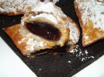 Chiacchiere ripiene di cioccolato