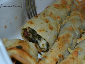 Crepes salate light con cicoria, salsiccia e toma