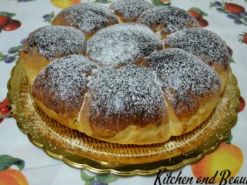 Danubio dolce con ripieno di marmellata di pesche