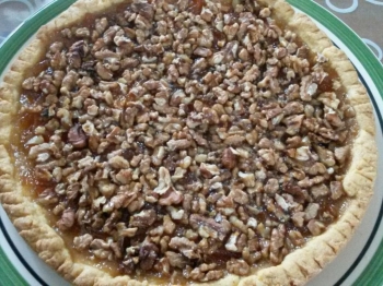 Crostata con noci e confettura di pesche