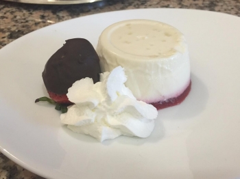 panna cotta con salsa di fragole