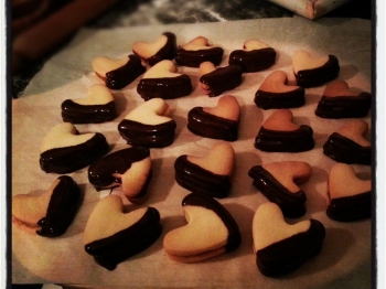 Biscottini alla marmellata e cioccolato