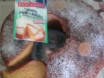 Ciambella allo yogurt e zafferano