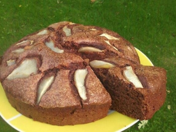 Torta senza uova al cioccolato e pere