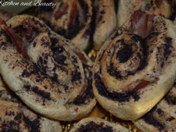 Girelle integrali con patè di olive nere e pancetta