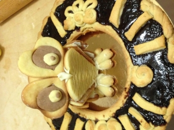 Crostata gufo con marmellata di uva nera