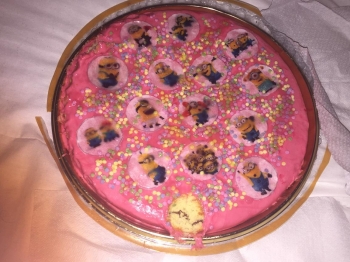 torta minions( la prima torta con la pasta di zucchero)