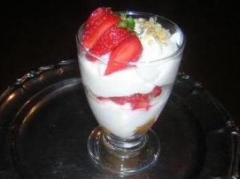 coppette di fragole e mascarpone