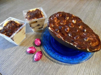 Tiramisù nell'uovo di cioccolato senza glutine
