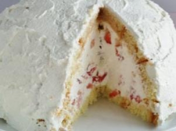 Zuccotto con fragole e panna