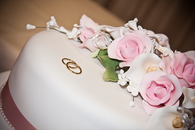 Come decorare una torta per l’anniversario di matrimonio fatta in casa