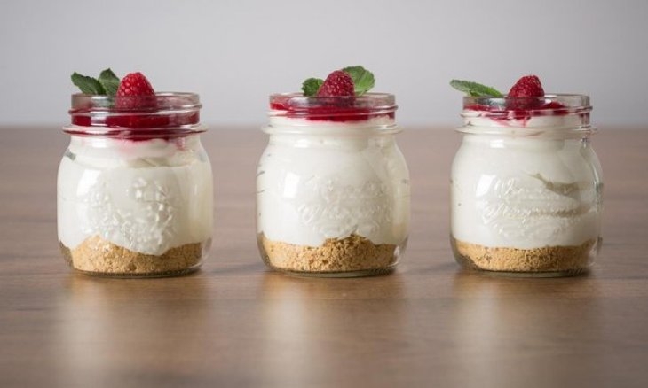 Cheesecake in barattolo allo yogurt e ai lamponi: ingredienti e preparazione