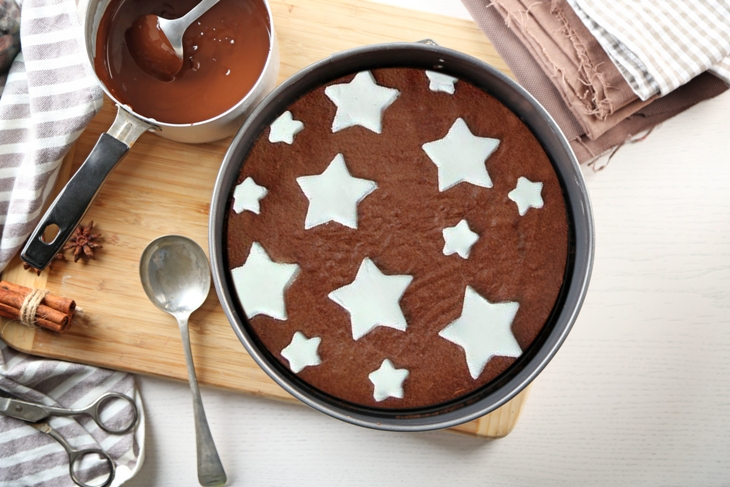 Torta panna e cioccolato: ecco la ricetta facile e veloce del dolce stellato