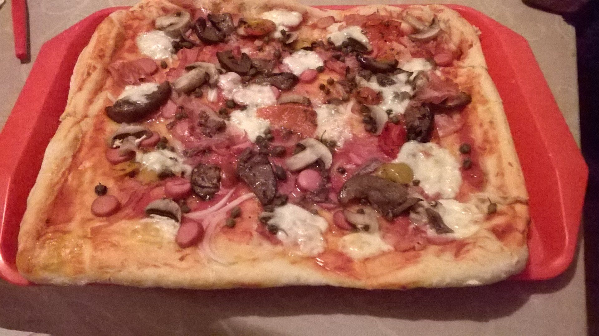 immagine post un bel trancio di pizza focaccia come tappabuchi