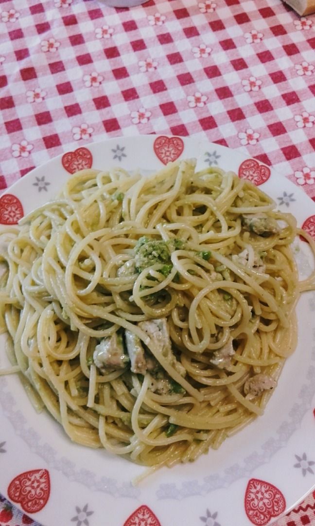 immagine post Spaghetti vongole tonno fresco e pesto di pistacchio.