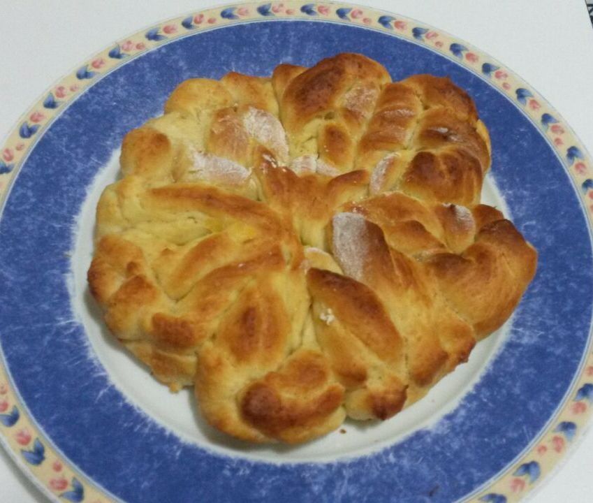 immagine post ...colazione con brioche intrecciata mele, cannella e crema pasticcera...un risveglio perfetto!