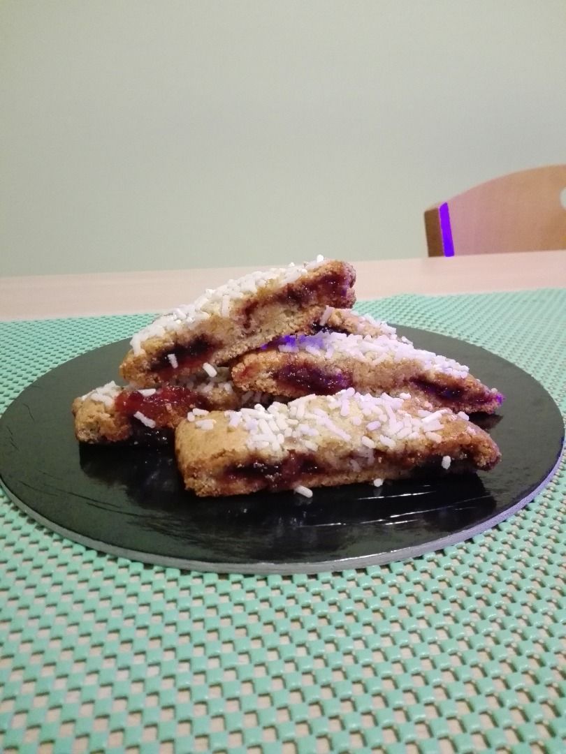 immagine post Rotolo linzer ,mandorla e marmellata