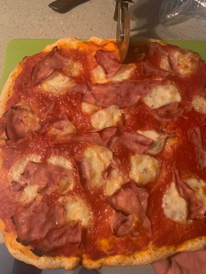 immagine post Pizza scamorza e prosciutto