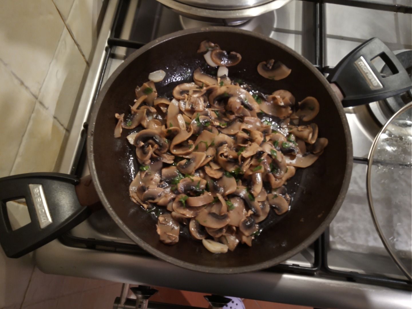 immagine post Funghi champignon trifolati