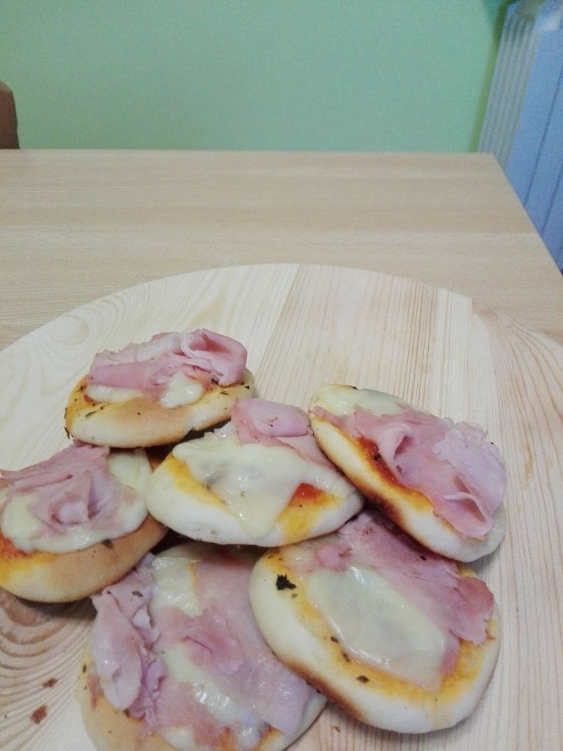 immagine post Pizzette aperitivo,x la spilla maestra dei salati sfiziosi.