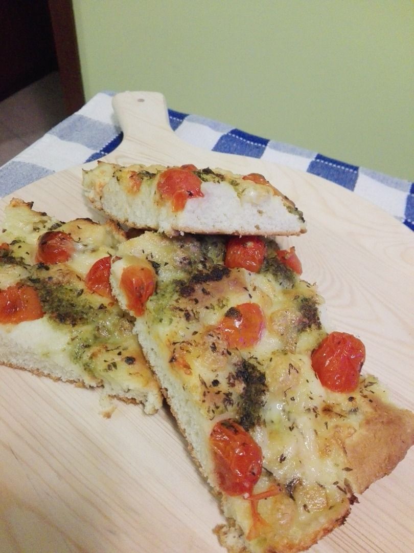 immagine post Focaccia pomodorini e pesto