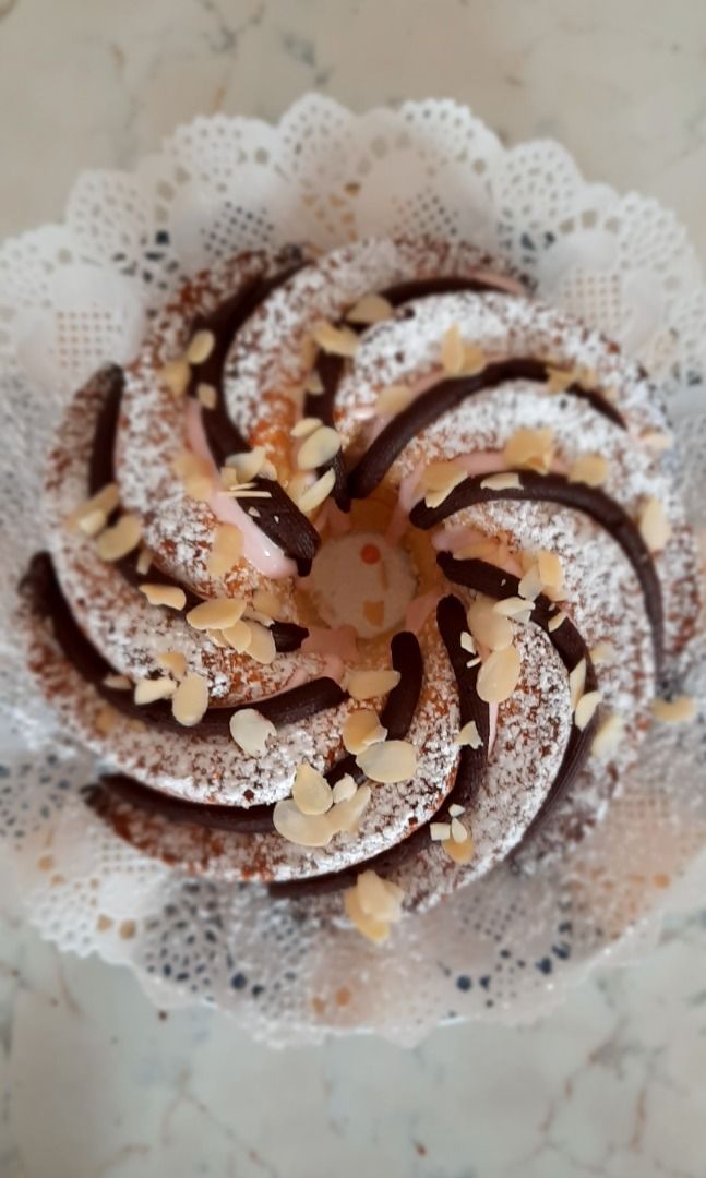 immagine post Facciamo colazione con la          "ciambella bicolore"