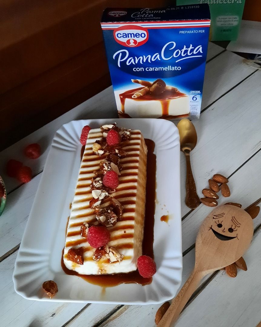 immagine post Panna cotta al caramello con mandorle caramellate (7sfida Culinaria il Dessert dell'Estate)