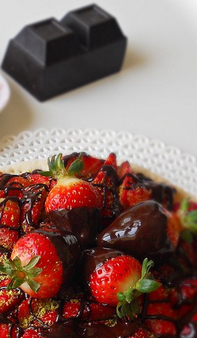 Fragole cioccolato al peperoncino e cannella