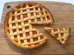 Crostata con marmellata di nespole