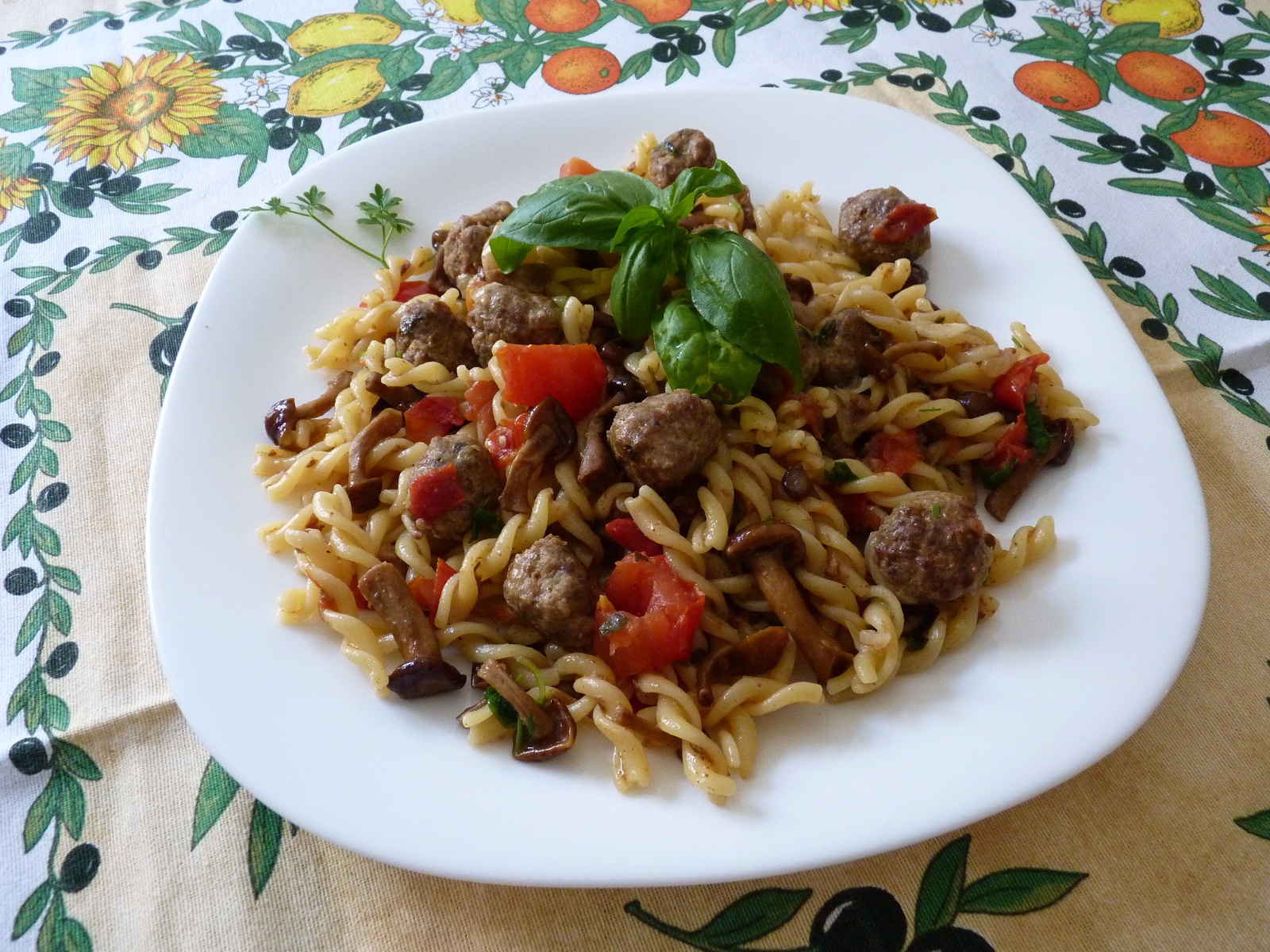 Fusilli polpette e funghi