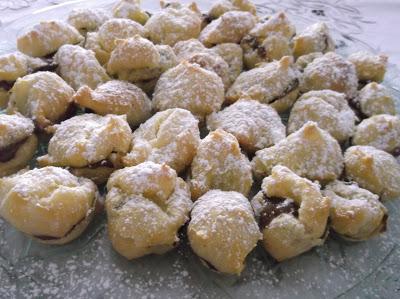 BIGNE' RIPIENI CON CREMA DI NOCCIOLE