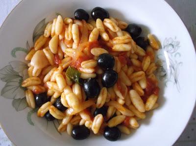 CAVATELLI POMODORI E OLIVE