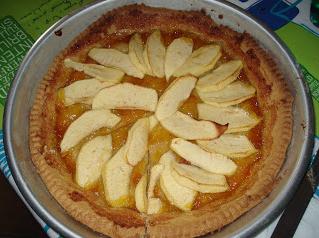 Crostata con marmellata e mele