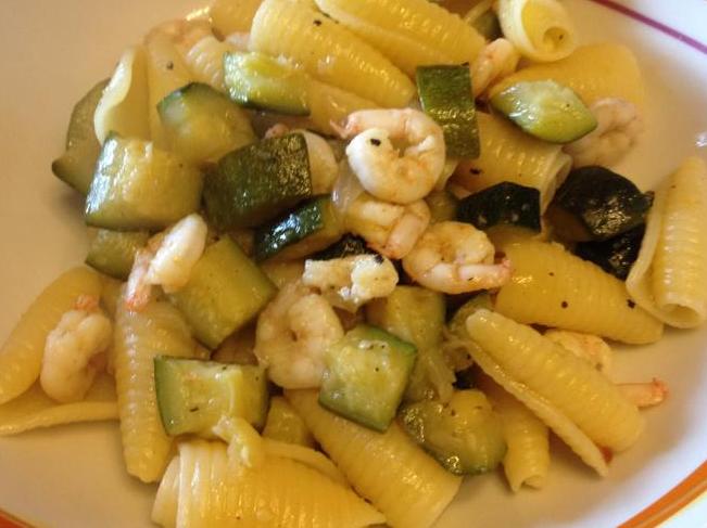 Maruzze con zucchine e gamberetti