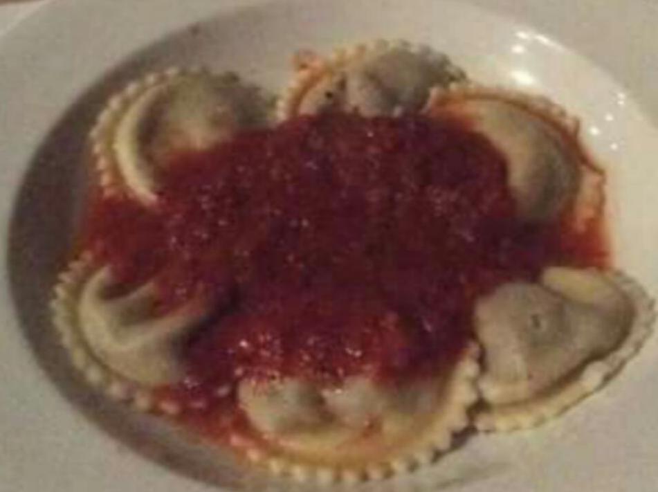 ravioli ripieni di mozzarella