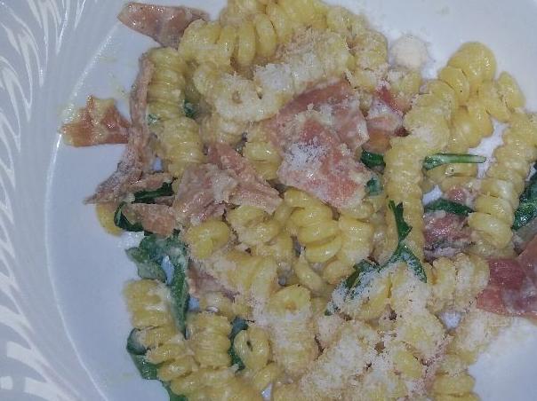 Fusilli con rucola e speck